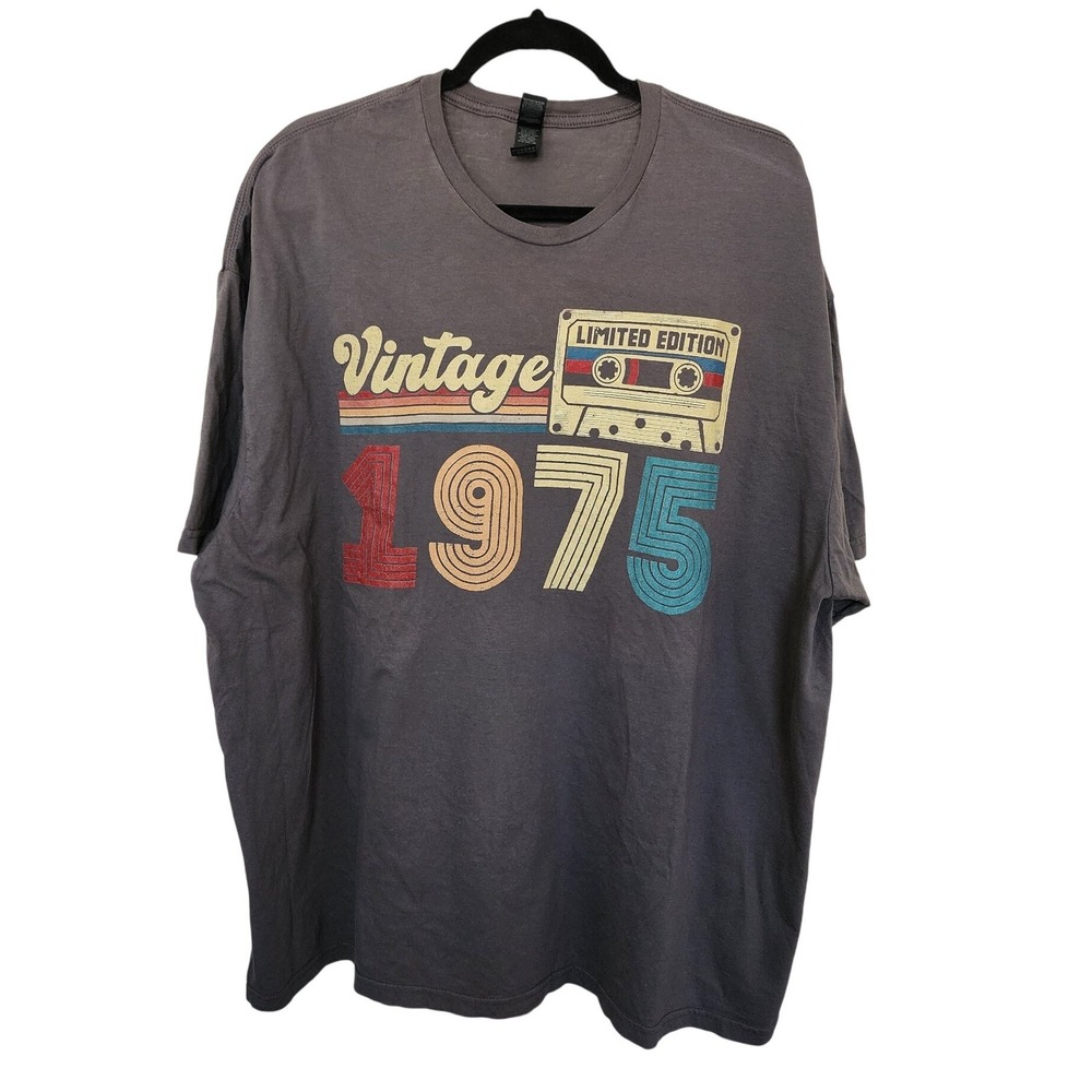 Gildan Softstyle Vintage 1975 Limited Edition Cassette T-Shirt Gray 3XL Unisex